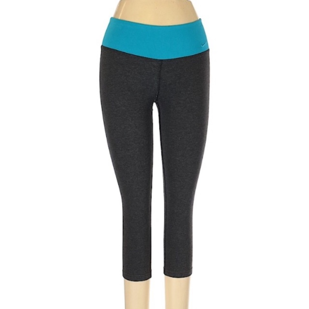 {Nike} XS Dri-Fit Legend 2.0 Capri Leggings